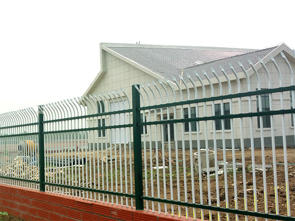 新农村自建房围墙护栏安装应用